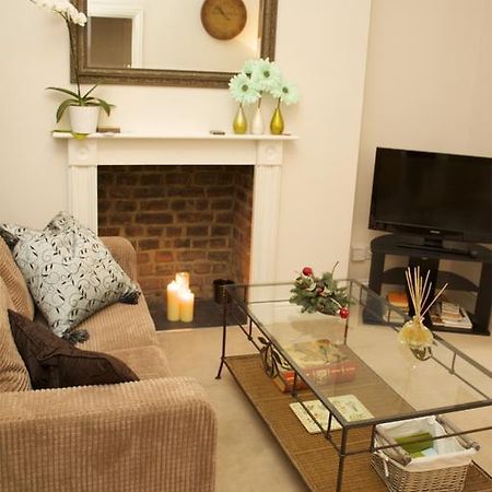 Hammersmith Apartment Μπρέντφορντ Δωμάτιο φωτογραφία